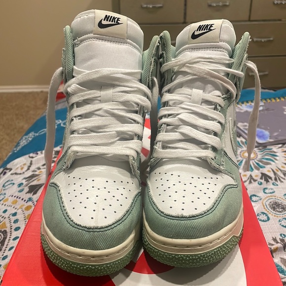 Nike Shoes - Shown: Enamel Green/Summit White/Pro Green/Enamel Green
Style: DV1143-300